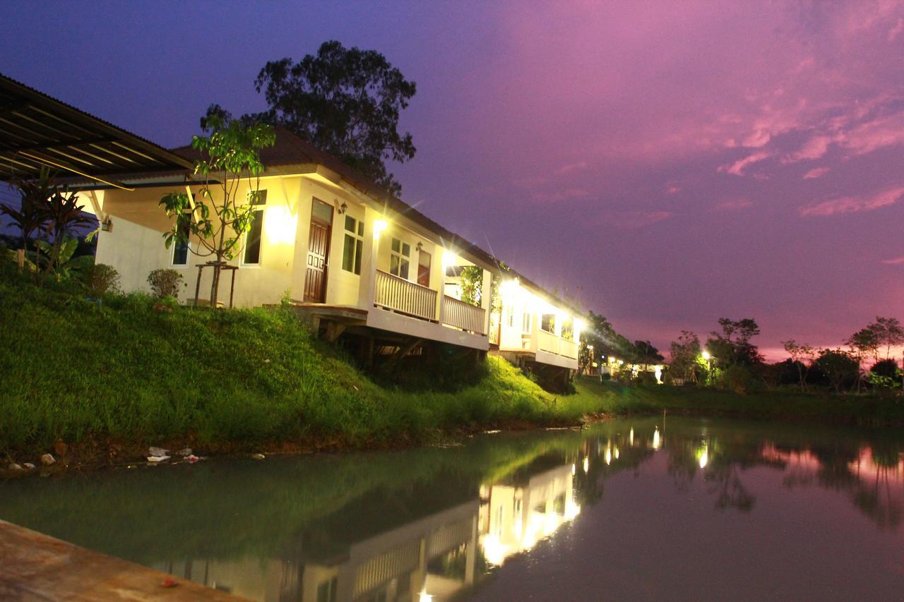 Pirom Lake And Resort Si Maha Phot ภายนอก รูปภาพ