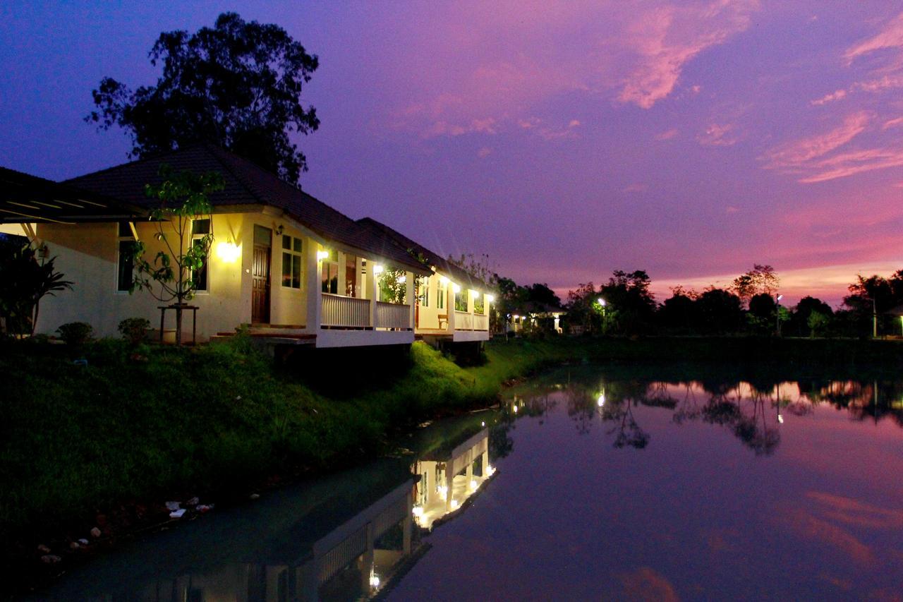 Pirom Lake And Resort Si Maha Phot ภายนอก รูปภาพ