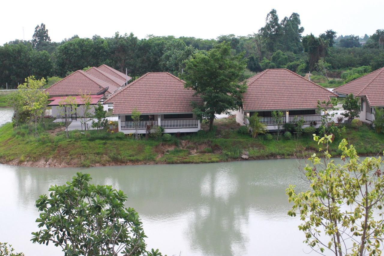 Pirom Lake And Resort Si Maha Phot ภายนอก รูปภาพ