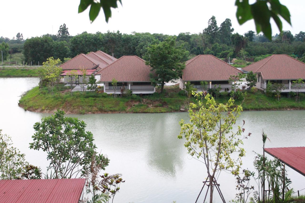 Pirom Lake And Resort Si Maha Phot ภายนอก รูปภาพ
