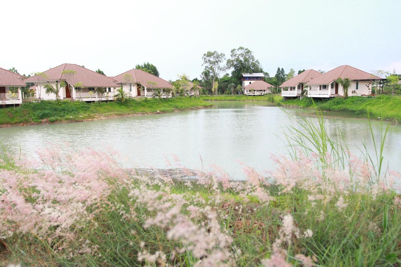 Pirom Lake And Resort Si Maha Phot ภายนอก รูปภาพ