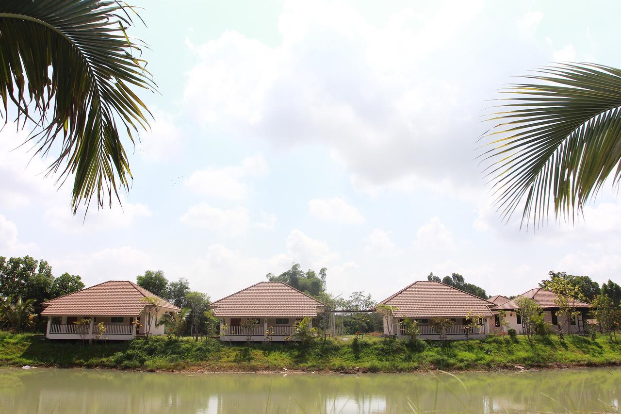 Pirom Lake And Resort Si Maha Phot ภายนอก รูปภาพ