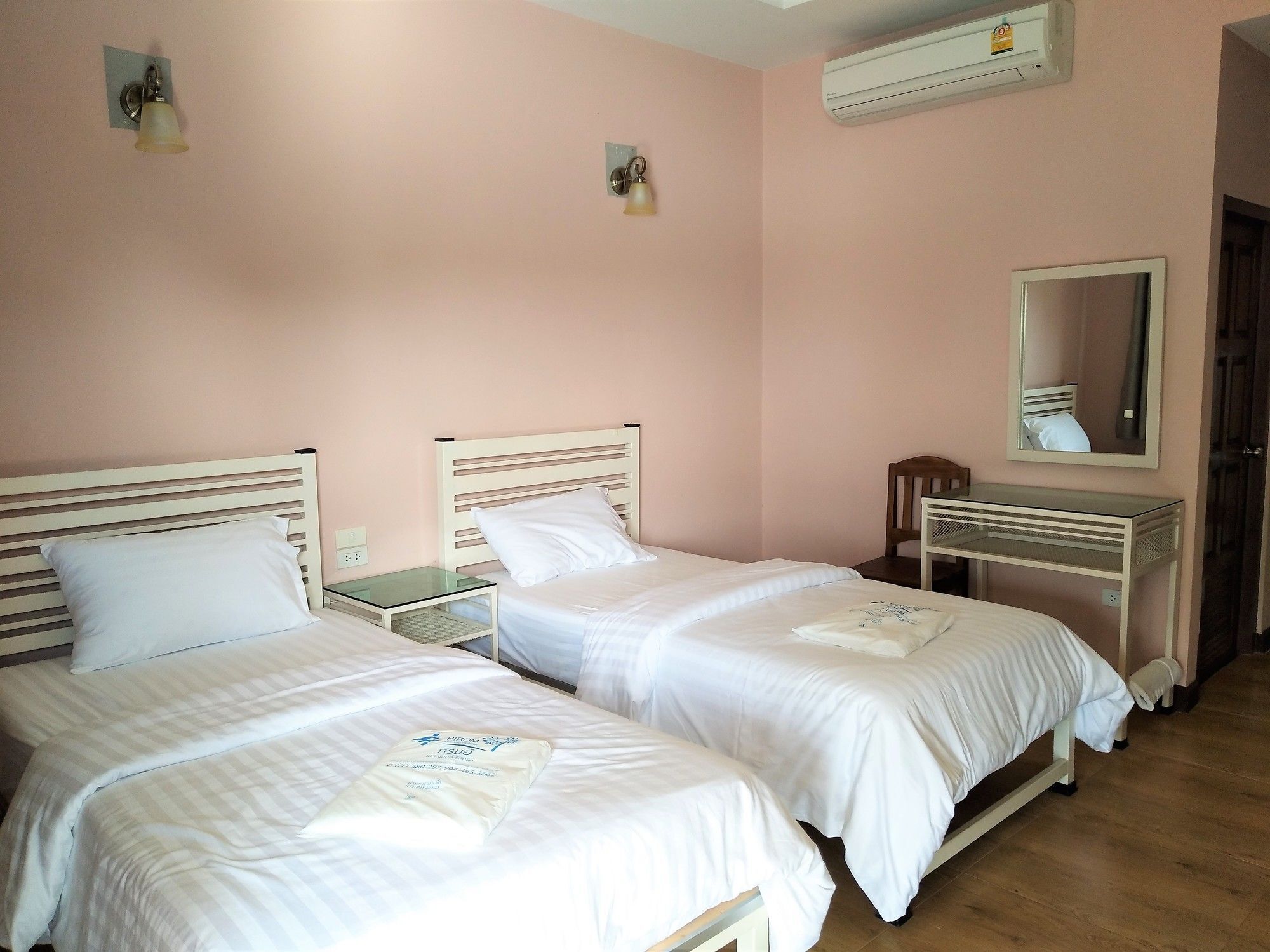 Pirom Lake And Resort Si Maha Phot ภายนอก รูปภาพ