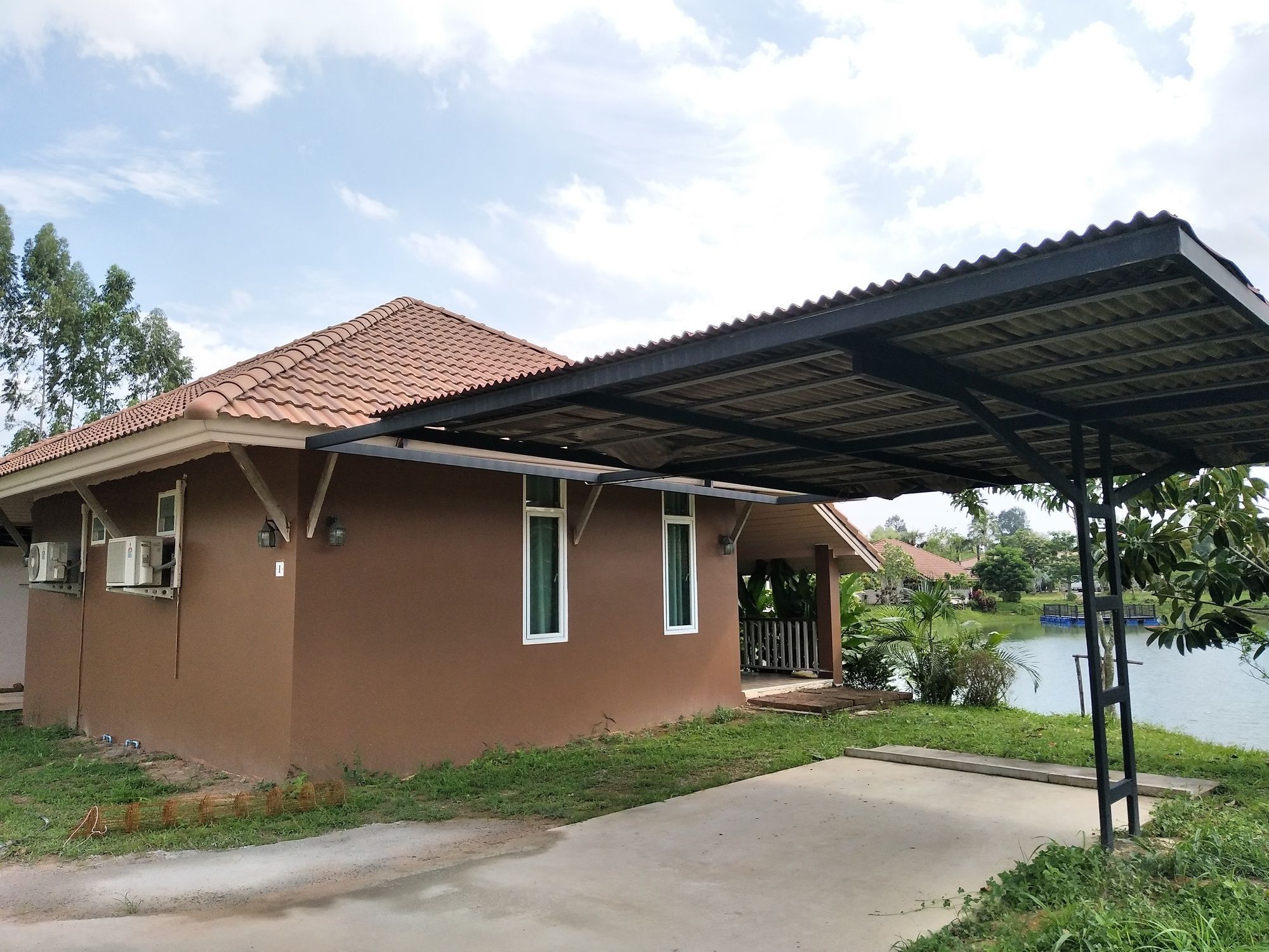 Pirom Lake And Resort Si Maha Phot ภายนอก รูปภาพ