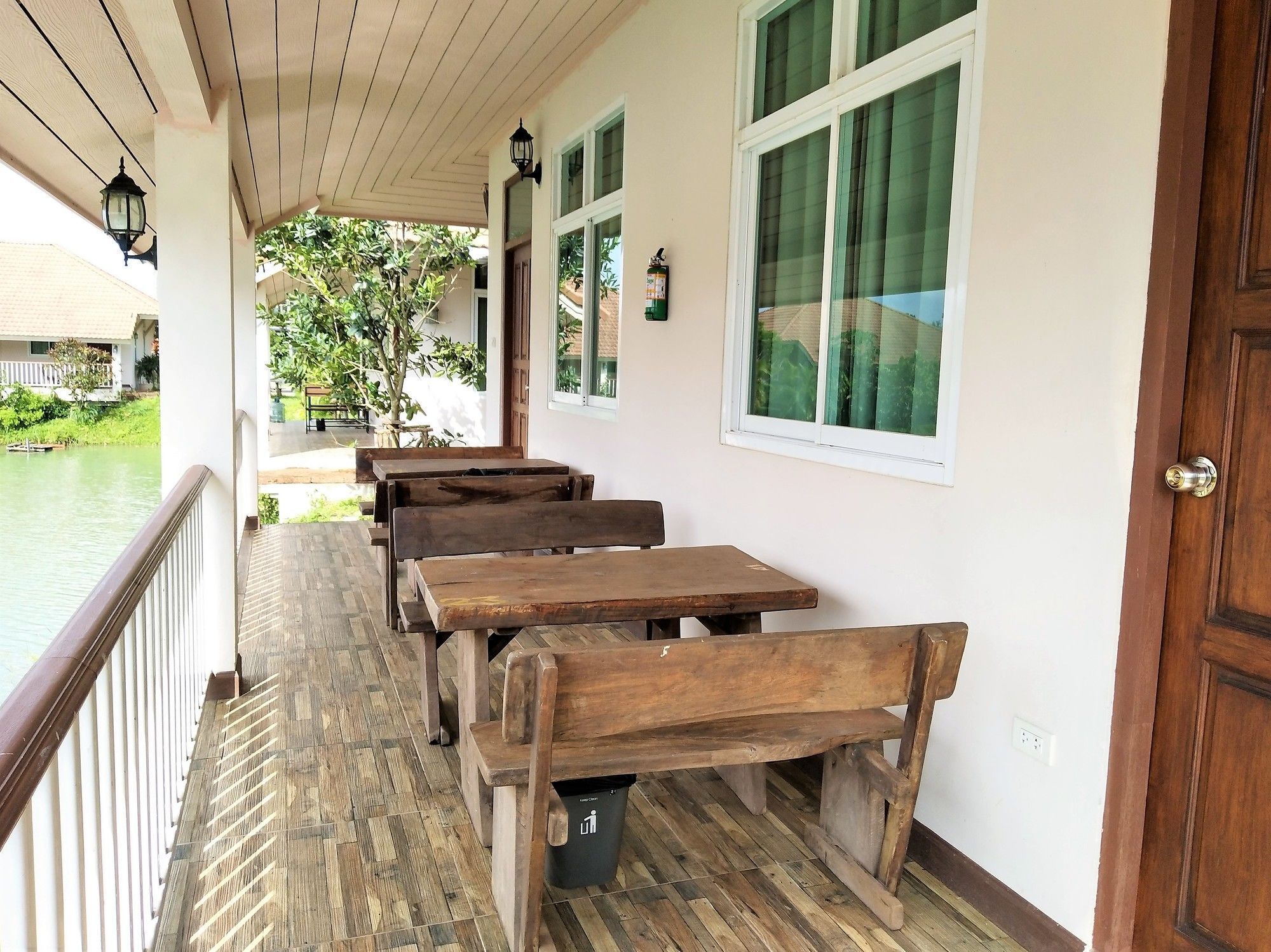 Pirom Lake And Resort Si Maha Phot ภายนอก รูปภาพ