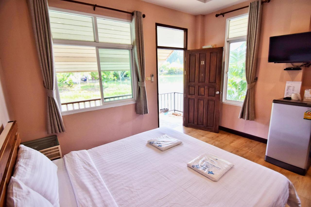 Pirom Lake And Resort Si Maha Phot ห้อง รูปภาพ